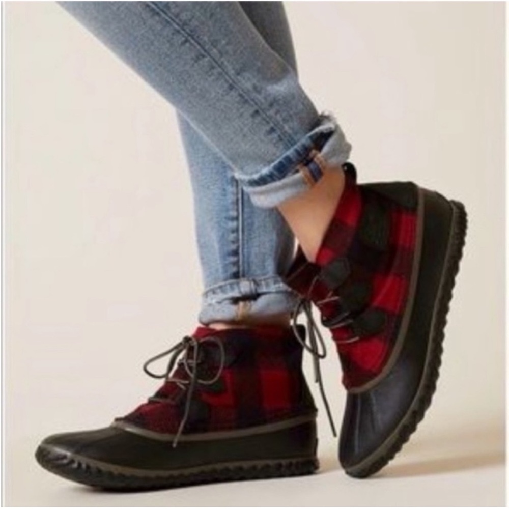 Sorel Out 'N About Buffalo Plaid Check Waterproof
Duck Boots Black/Red size 7